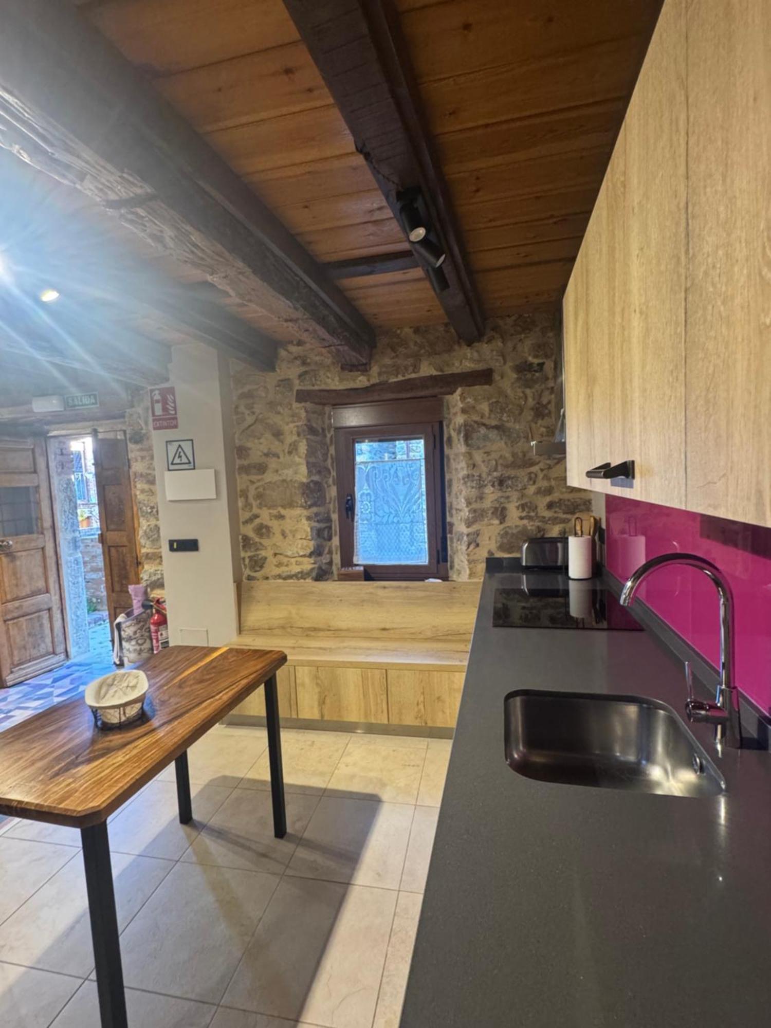 La Casita De *